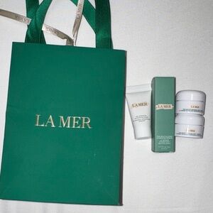 La Mer Gift Set with Green Packaging and Gold Logo